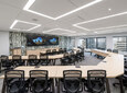 A RoomReady az ügyfelek számára előre megtervezett AV-megoldások részeként szabványosította a Sennheiser TeamConnect Ceiling 2 mennyezeti mikrofont